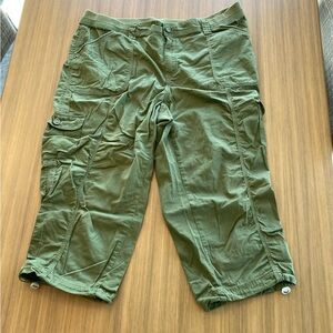 Macy’s Style & Co Olive Green Cargo style Capri’s